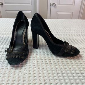 FREE GIFT. Carlos Santana pumps